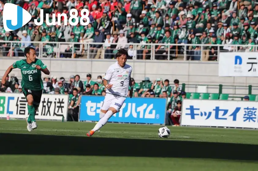 Yamaga dù có lợi thế sân nhà nhưng vẫn bị đánh giá yếu hơn ở trận đấu này.